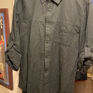 Men’s Rock & Republic XL black button down shirt w/ sleeve straps.